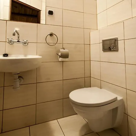 Alojamento de Acomodação e Pequeno-almoço Goscinne Korsarz - Przy Trasie Rowerowej R10 3*