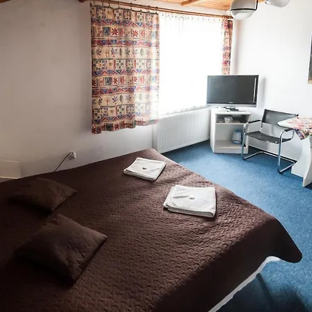 Bed & Breakfast Goscinne Korsarz - Przy Trasie Rowerowej R10 3*