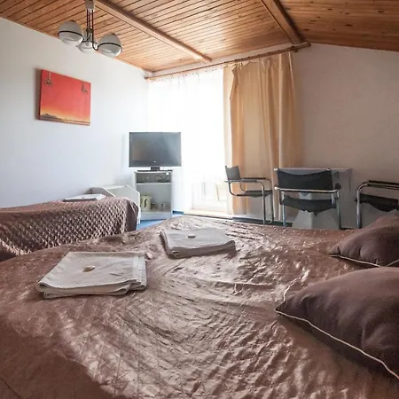 Bed & Breakfast Goscinne Korsarz - Przy Trasie Rowerowej R10 3*