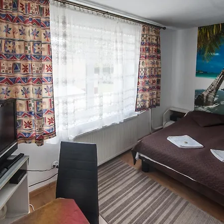 Bed & Breakfast Goscinne Korsarz - Przy Trasie Rowerowej R10 3*