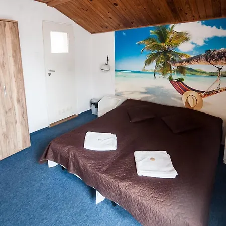 Bed & Breakfast Goscinne Korsarz - Przy Trasie Rowerowej R10 3*